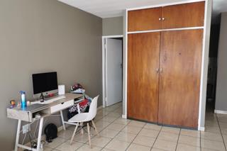 1 Bedroom Property for Sale in Queenswood Gauteng