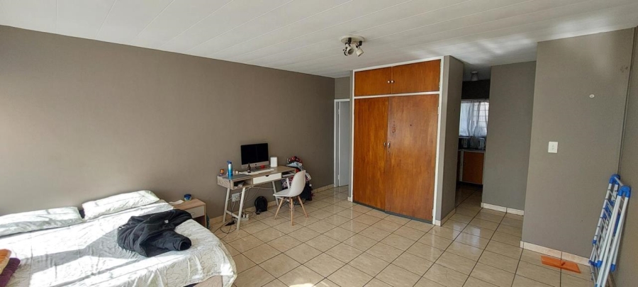 1 Bedroom Property for Sale in Queenswood Gauteng