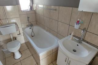 1 Bedroom Property for Sale in Queenswood Gauteng