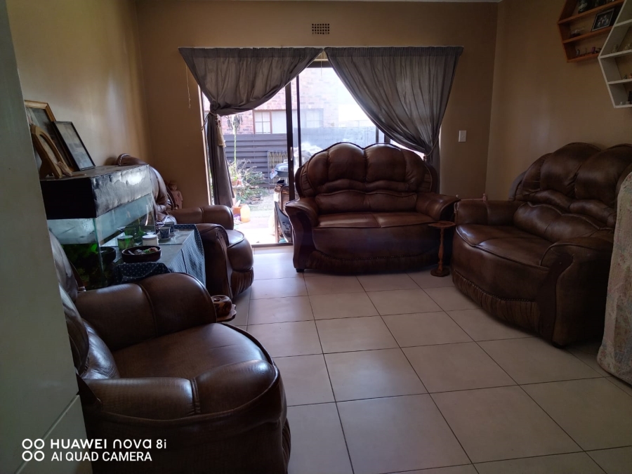 2 Bedroom Property for Sale in Sonneveld Gauteng