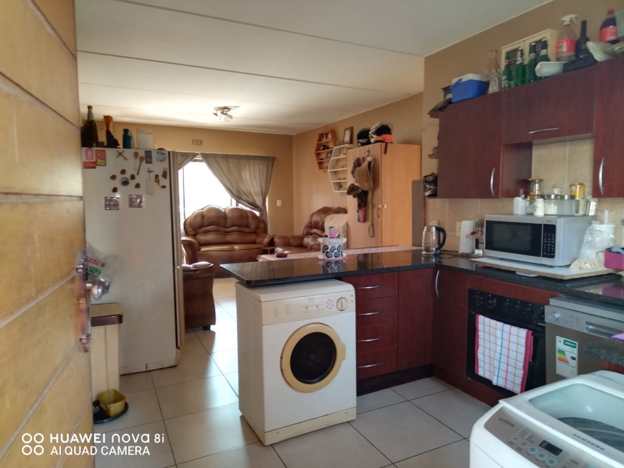 2 Bedroom Property for Sale in Sonneveld Gauteng