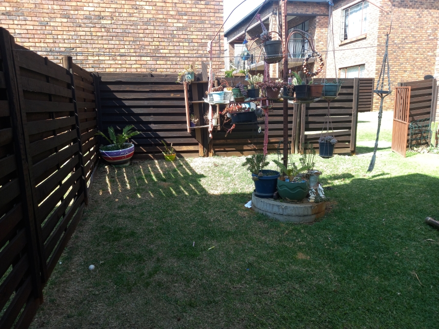 2 Bedroom Property for Sale in Sonneveld Gauteng