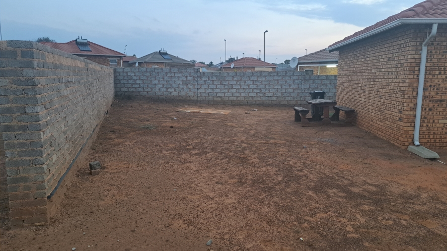 2 Bedroom Property for Sale in Alliance Gauteng