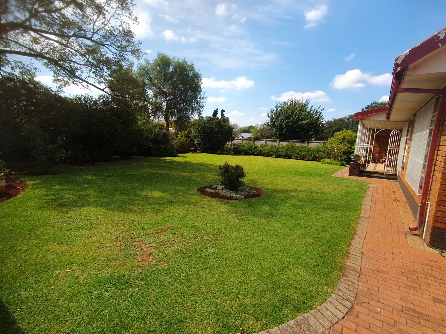 4 Bedroom Property for Sale in Strubenvale Gauteng