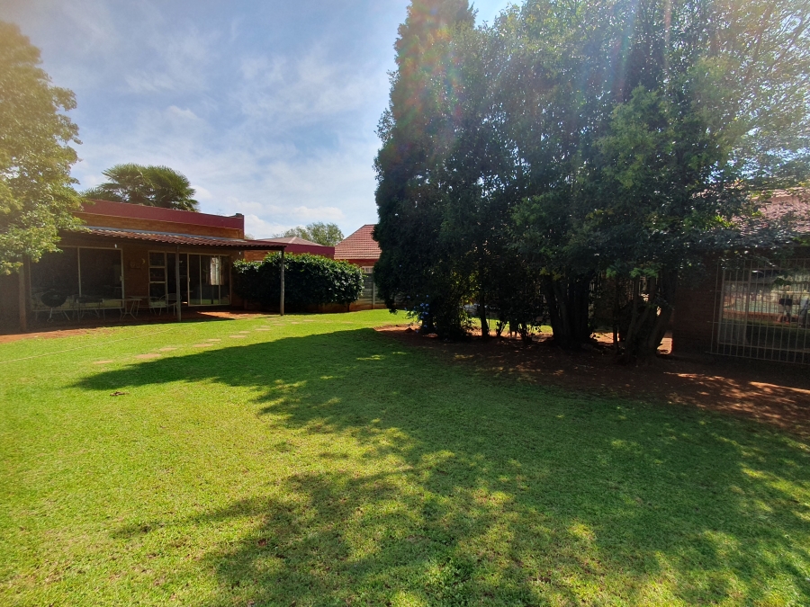 4 Bedroom Property for Sale in Strubenvale Gauteng