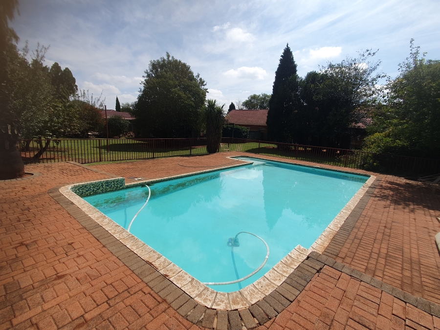 4 Bedroom Property for Sale in Strubenvale Gauteng