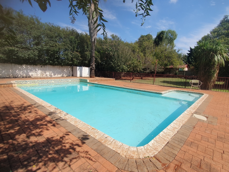 4 Bedroom Property for Sale in Strubenvale Gauteng