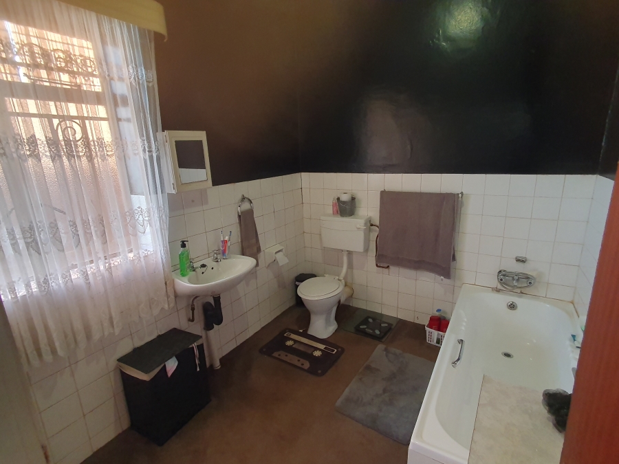 4 Bedroom Property for Sale in Strubenvale Gauteng