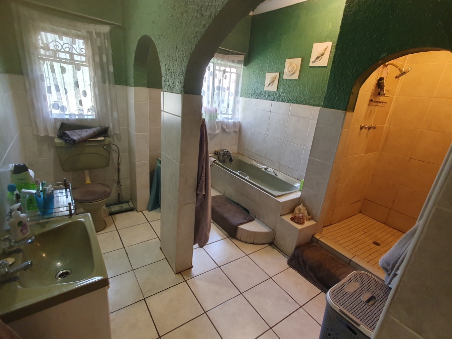 4 Bedroom Property for Sale in Strubenvale Gauteng