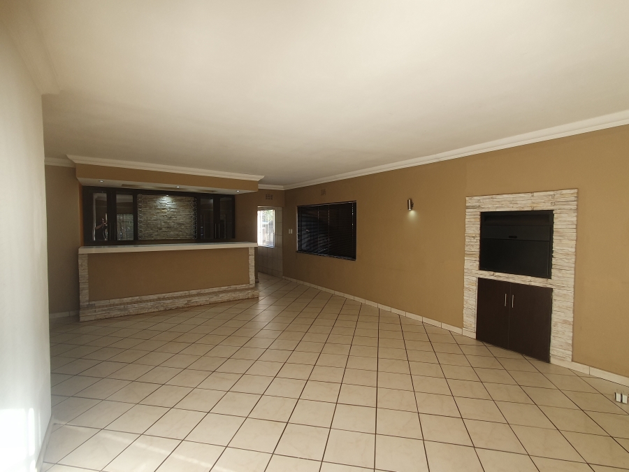 4 Bedroom Property for Sale in Casseldale Gauteng