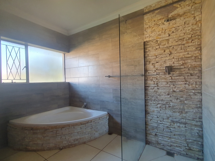 4 Bedroom Property for Sale in Casseldale Gauteng