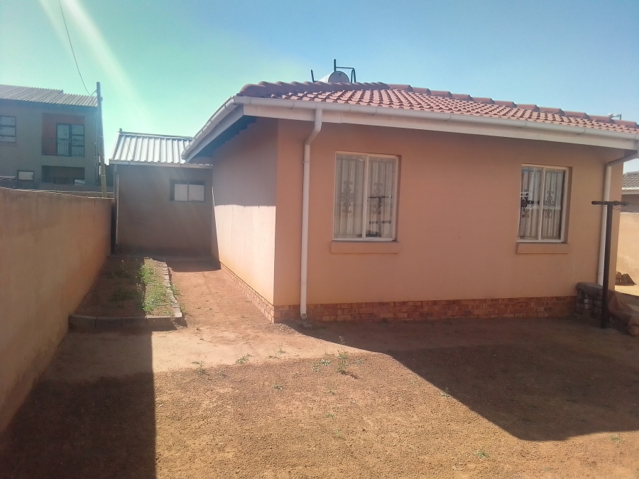 2 Bedroom Property for Sale in Chief A. Luthuli Park Gauteng