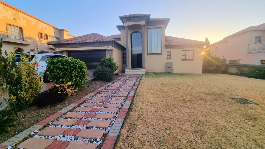 5 Bedroom Property for Sale in Crescent Wood Country Estate Gauteng