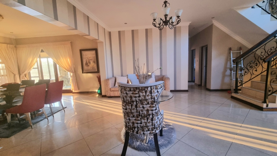 5 Bedroom Property for Sale in Crescent Wood Country Estate Gauteng