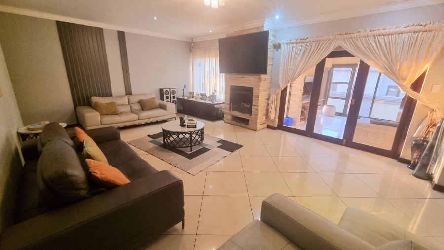 5 Bedroom Property for Sale in Crescent Wood Country Estate Gauteng