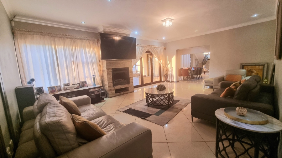 5 Bedroom Property for Sale in Crescent Wood Country Estate Gauteng