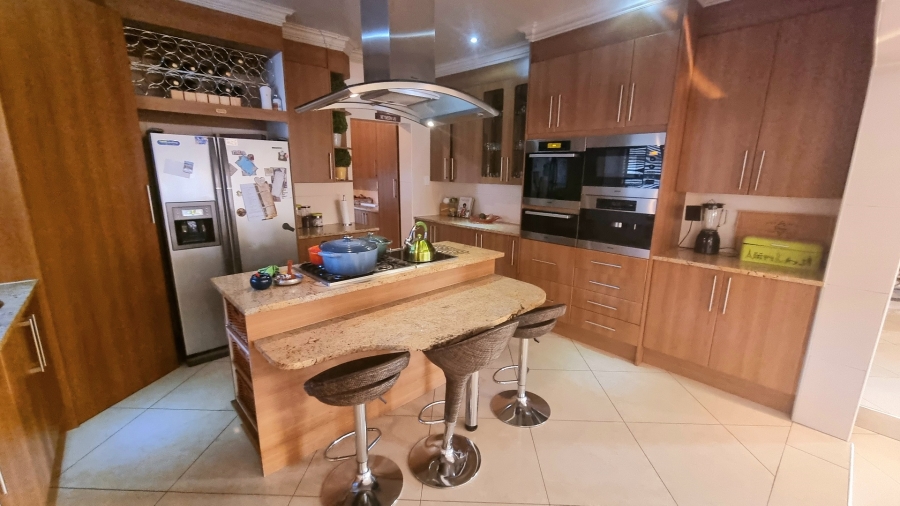 5 Bedroom Property for Sale in Crescent Wood Country Estate Gauteng