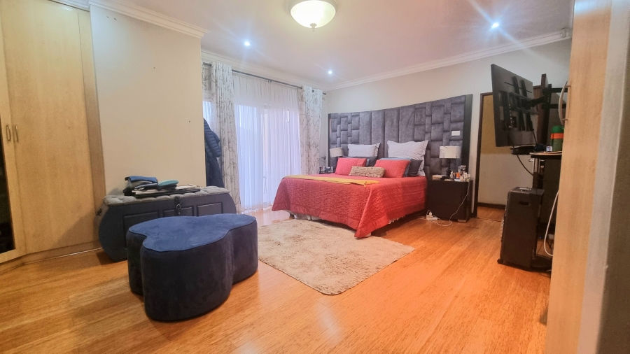 5 Bedroom Property for Sale in Crescent Wood Country Estate Gauteng