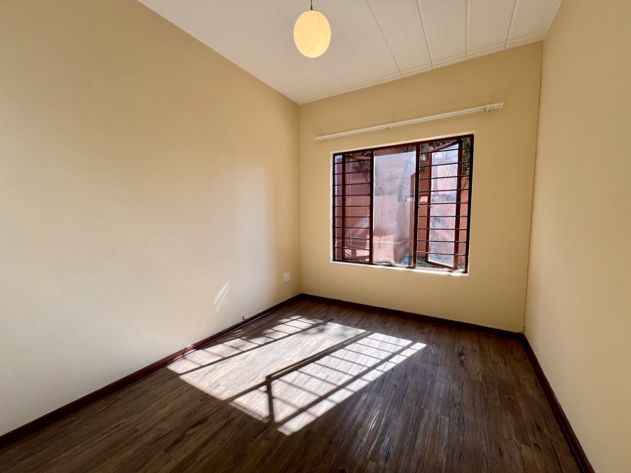 2 Bedroom Property for Sale in Magaliessig Gauteng