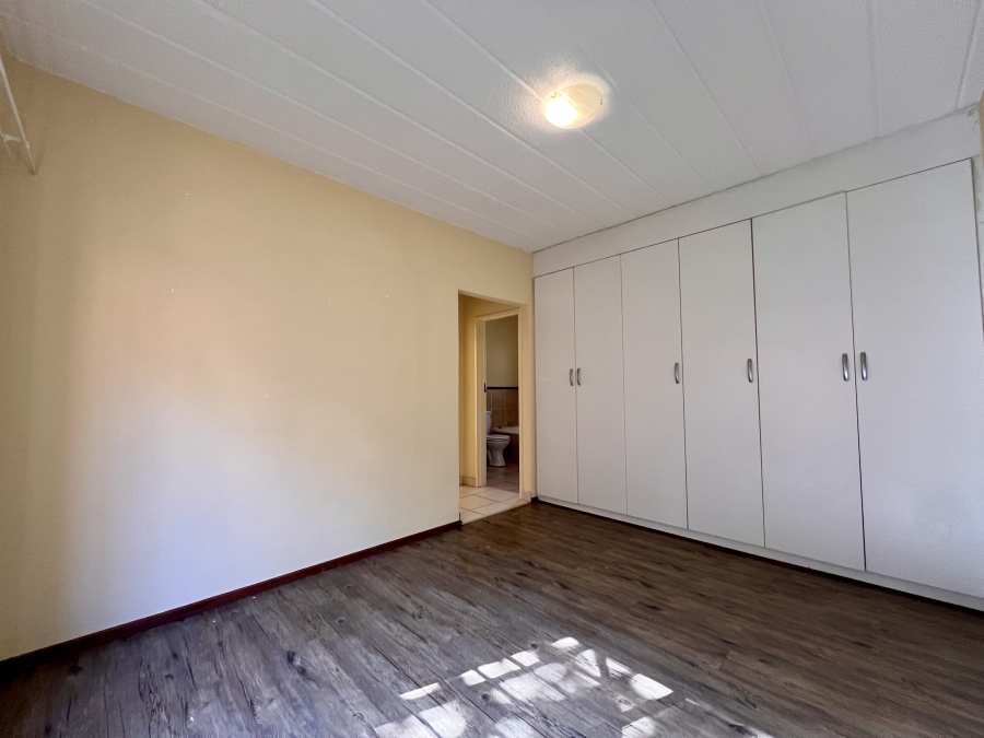 2 Bedroom Property for Sale in Magaliessig Gauteng