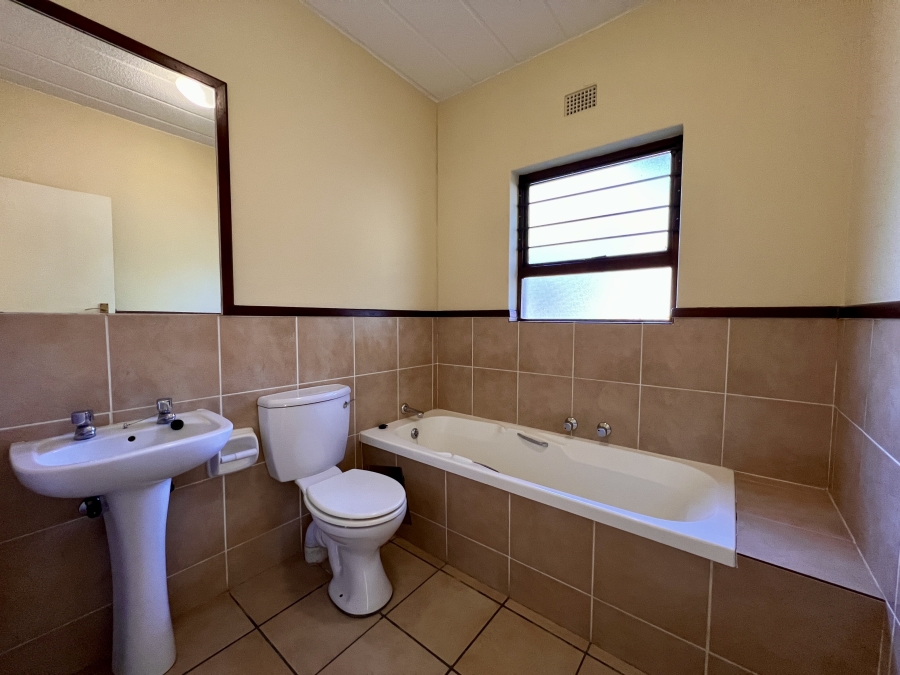 2 Bedroom Property for Sale in Magaliessig Gauteng