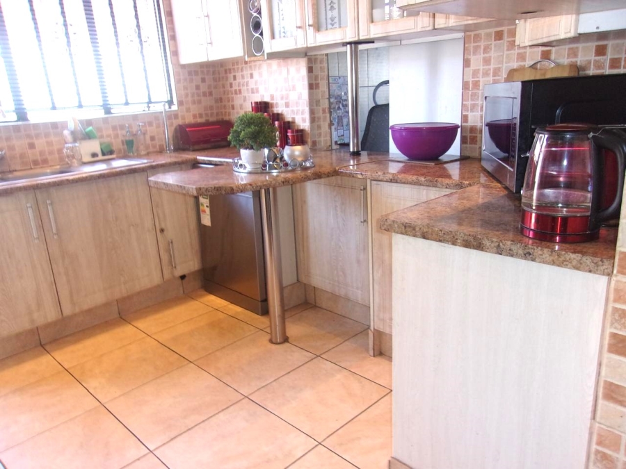 3 Bedroom Property for Sale in Cloverdene Gauteng