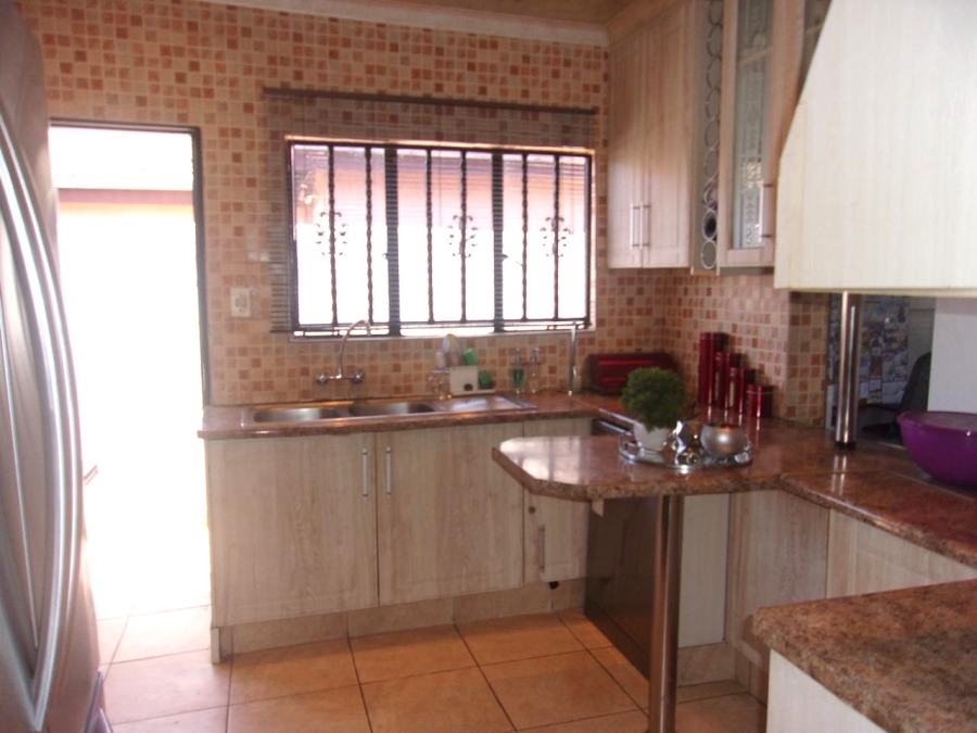 3 Bedroom Property for Sale in Cloverdene Gauteng