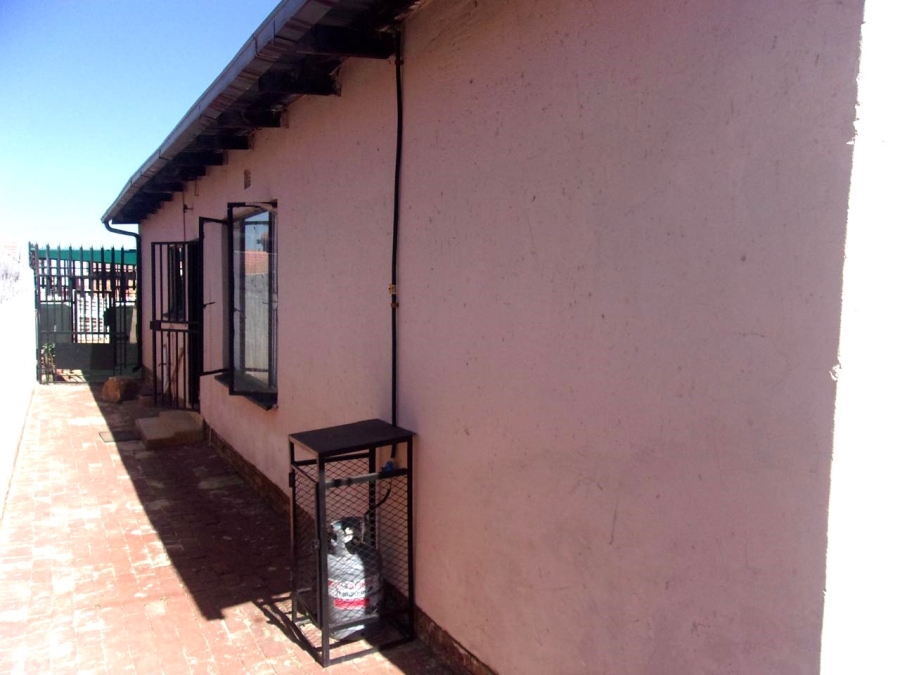 3 Bedroom Property for Sale in Cloverdene Gauteng