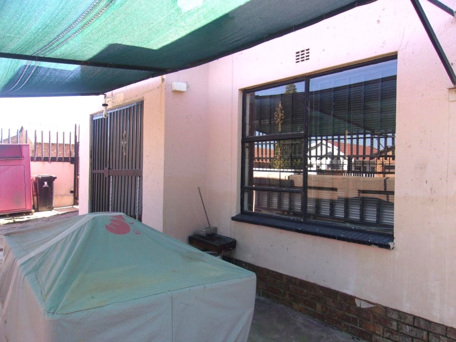 3 Bedroom Property for Sale in Cloverdene Gauteng