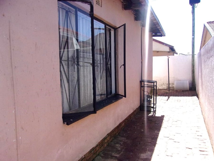 3 Bedroom Property for Sale in Cloverdene Gauteng