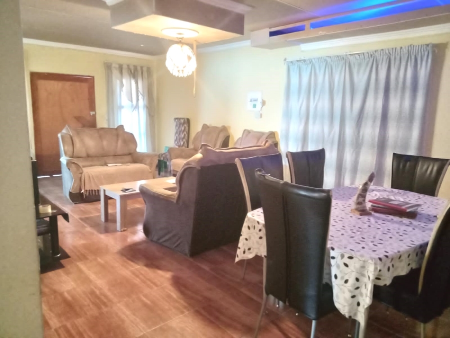 8 Bedroom Property for Sale in Crystal Park Gauteng