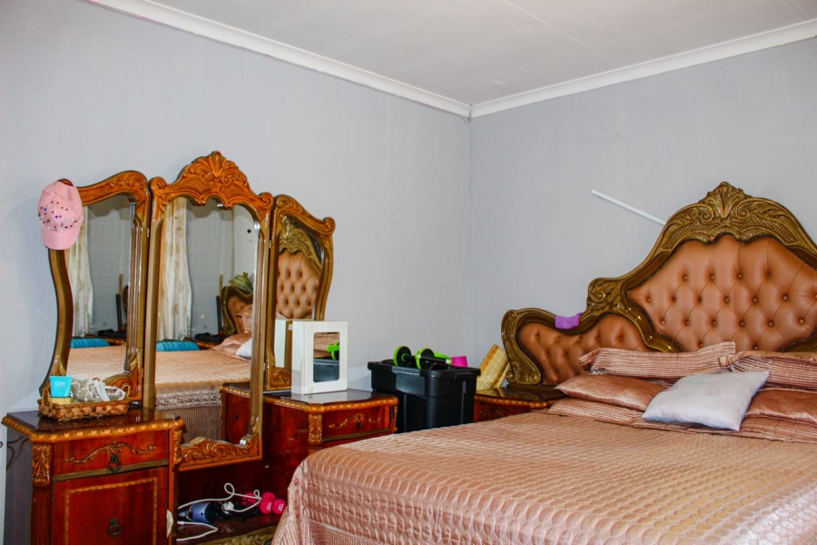 7 Bedroom Property for Sale in Dawn Park Gauteng