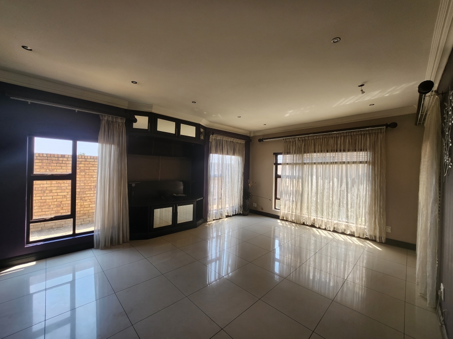 3 Bedroom Property for Sale in Sonneveld Gauteng