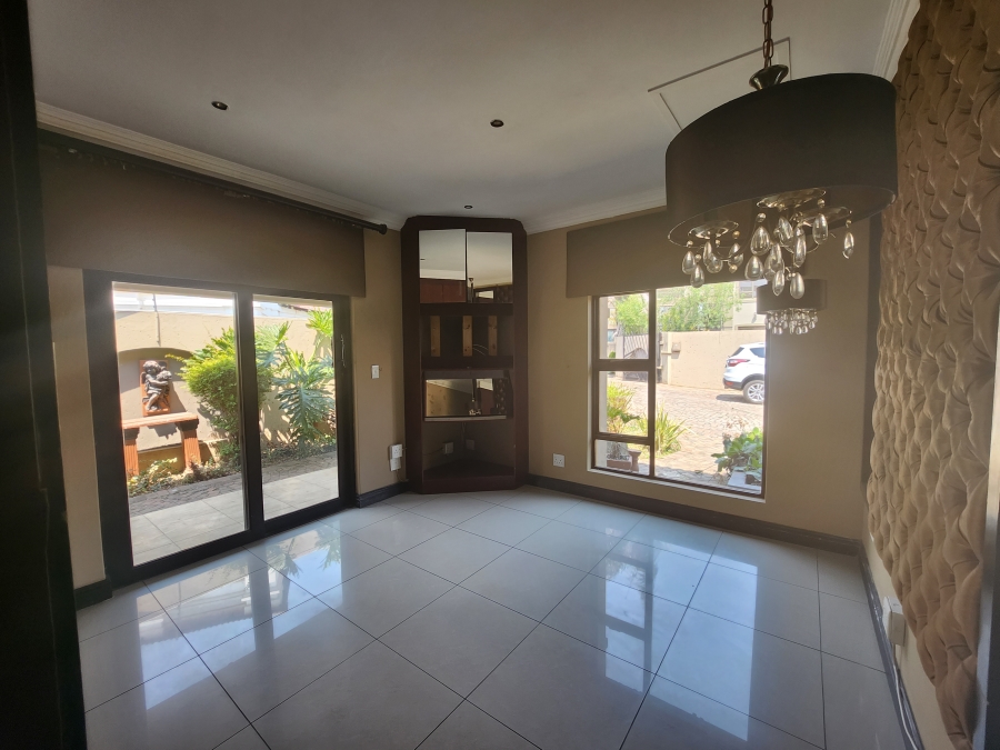 3 Bedroom Property for Sale in Sonneveld Gauteng