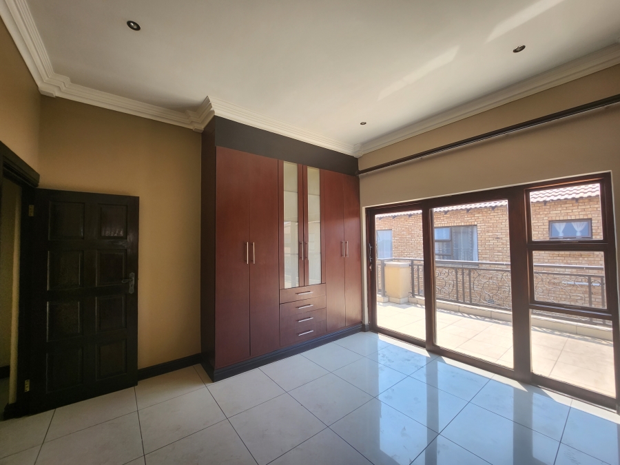 3 Bedroom Property for Sale in Sonneveld Gauteng