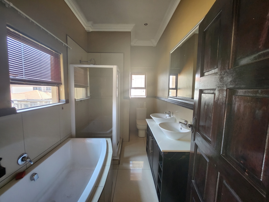 3 Bedroom Property for Sale in Sonneveld Gauteng