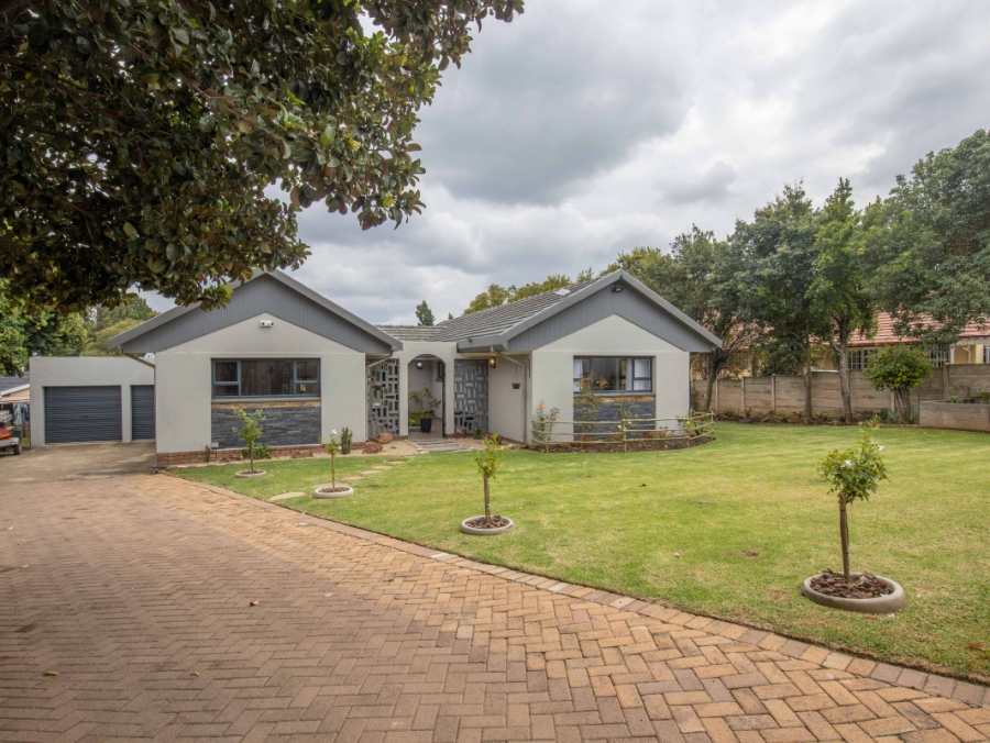 5 Bedroom Property for Sale in Eden Glen Gauteng