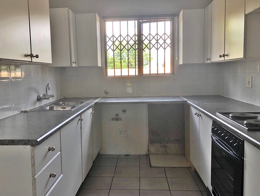 To Let 2 Bedroom Property for Rent in Woodmead Gauteng