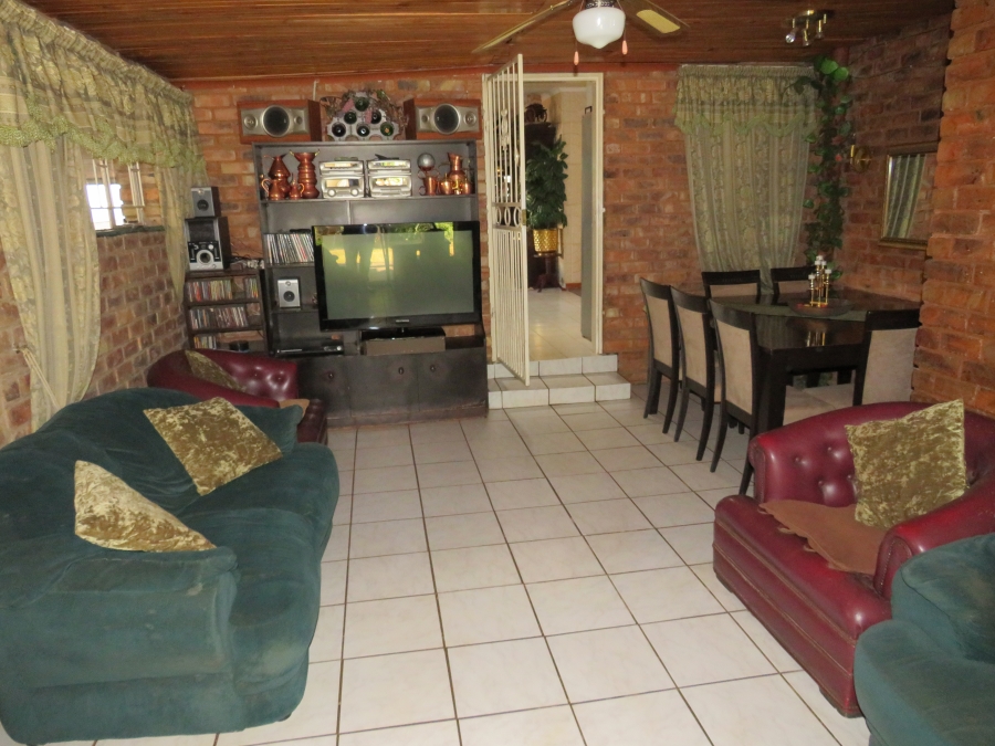 3 Bedroom Property for Sale in Mountain View Gauteng