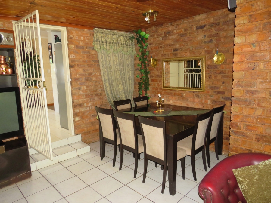 3 Bedroom Property for Sale in Mountain View Gauteng