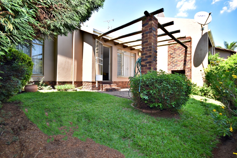 2 Bedroom Property for Sale in Sonneglans Gauteng