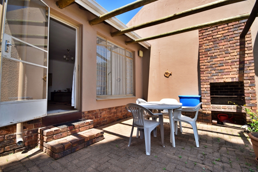 2 Bedroom Property for Sale in Sonneglans Gauteng