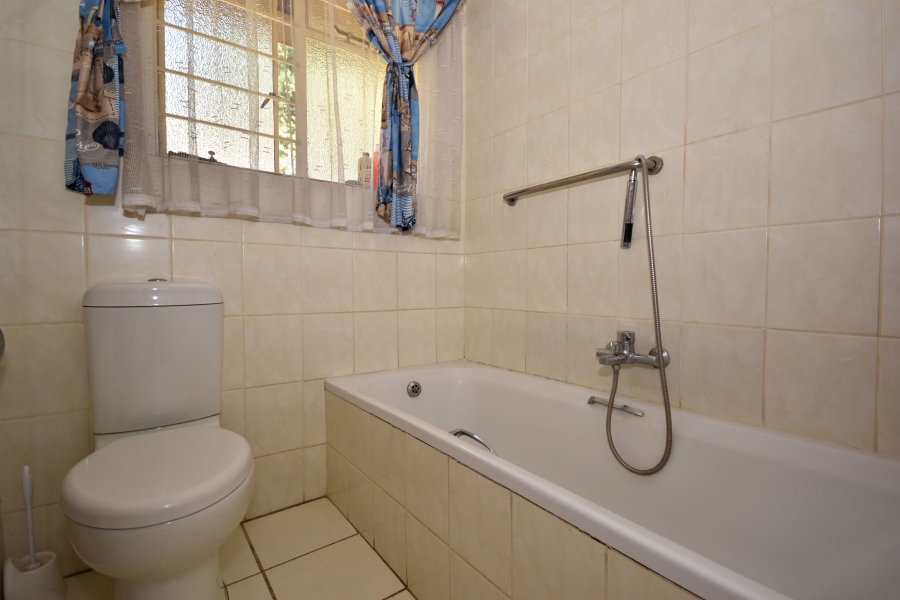 2 Bedroom Property for Sale in Sonneglans Gauteng