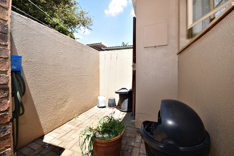 2 Bedroom Property for Sale in Sonneglans Gauteng