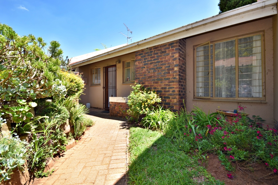 2 Bedroom Property for Sale in Sonneglans Gauteng