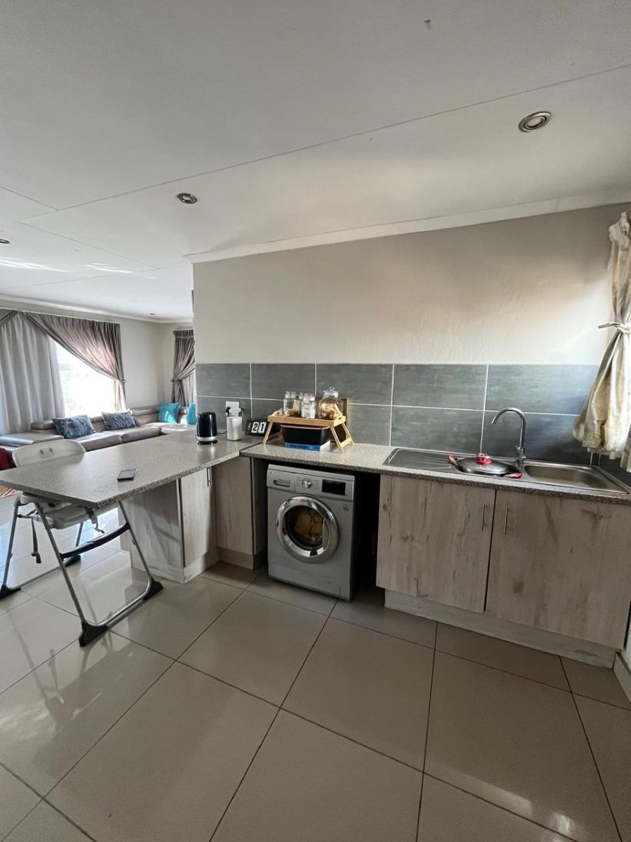 3 Bedroom Property for Sale in Clayville Gauteng