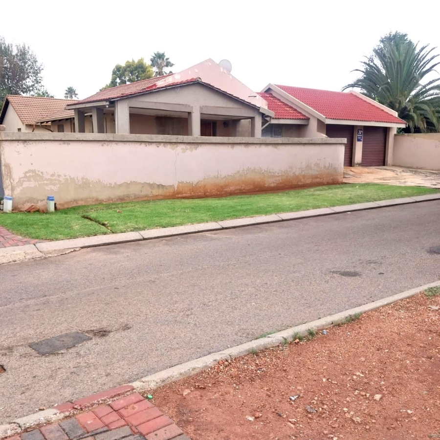 3 Bedroom Property for Sale in Spruit View Gauteng
