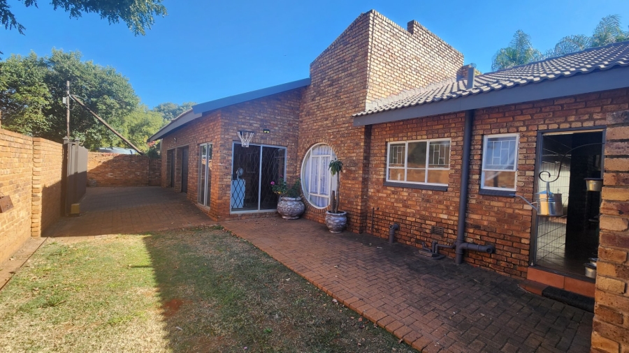 4 Bedroom Property for Sale in Sinoville Gauteng