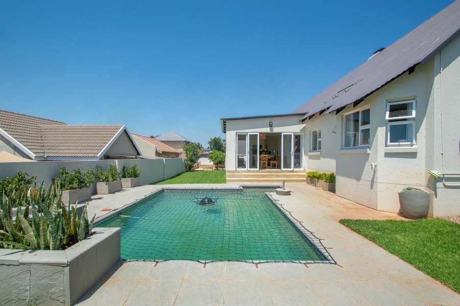 4 Bedroom Property for Sale in Pinehaven Gauteng