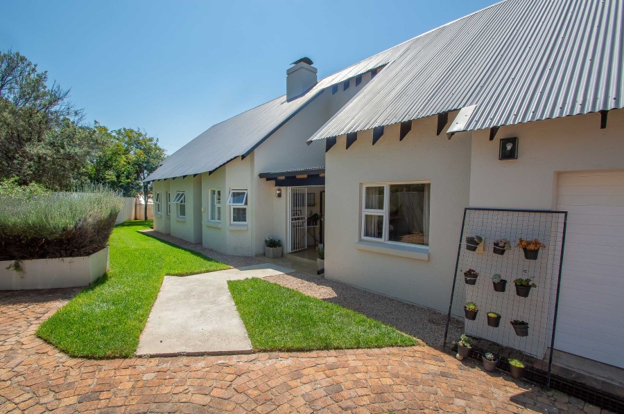 4 Bedroom Property for Sale in Pinehaven Gauteng